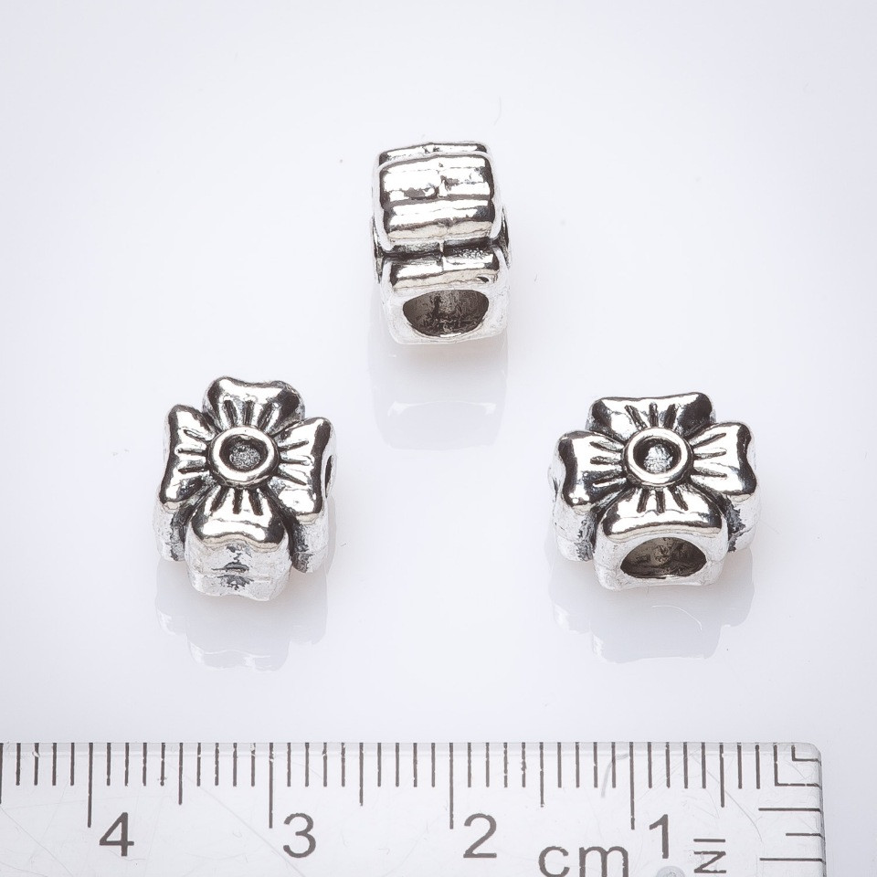 Mărgea Pandora 'Patru Foi' (diametru 4 mm), 12×10 mm, fațetată, 20 g ±7 buc.