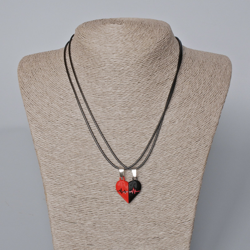 Pandantive pereche «Inimă» pe magnet, email roșu și negru, 24x22 mm, lungime 45–50 cm+