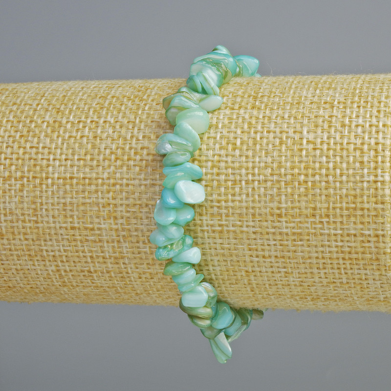 Brățară din sidef albastru nuanțat, fragmente de 7x2 mm, lungime 18 cm (elastic)