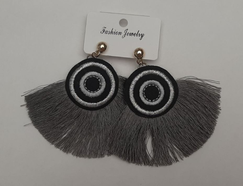 Cercei cu știfturi Kitici, culoare gri, lungime 8 cm, culoare metalului auriu