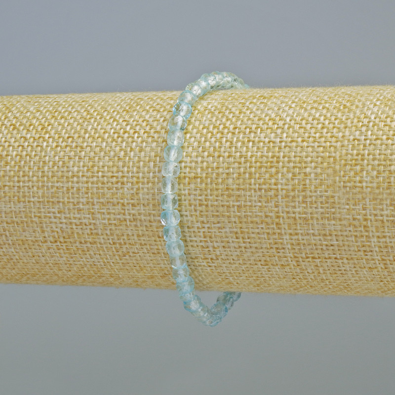 Brățară din topaz natural, cub fațetat, diametrul aproximativ 4 mm, pe elastic, lungime 18 cm+