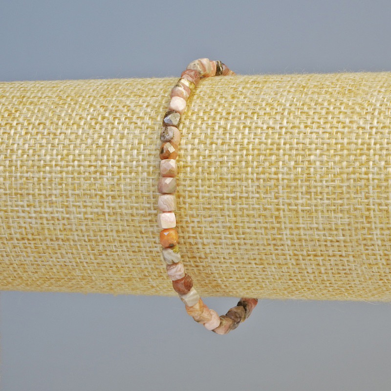 Brățară din rodocrozit, piatră naturală, cuburi facetate, diametrul aproximativ 4 mm, pe bază elastică, lungime 18 cm+