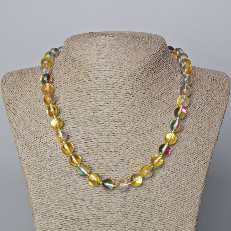 Colier din sticlă opală galben transparent, efect chameleon, bile lucioase, diametru aproximativ 10 mm, lungime 45–47 cm