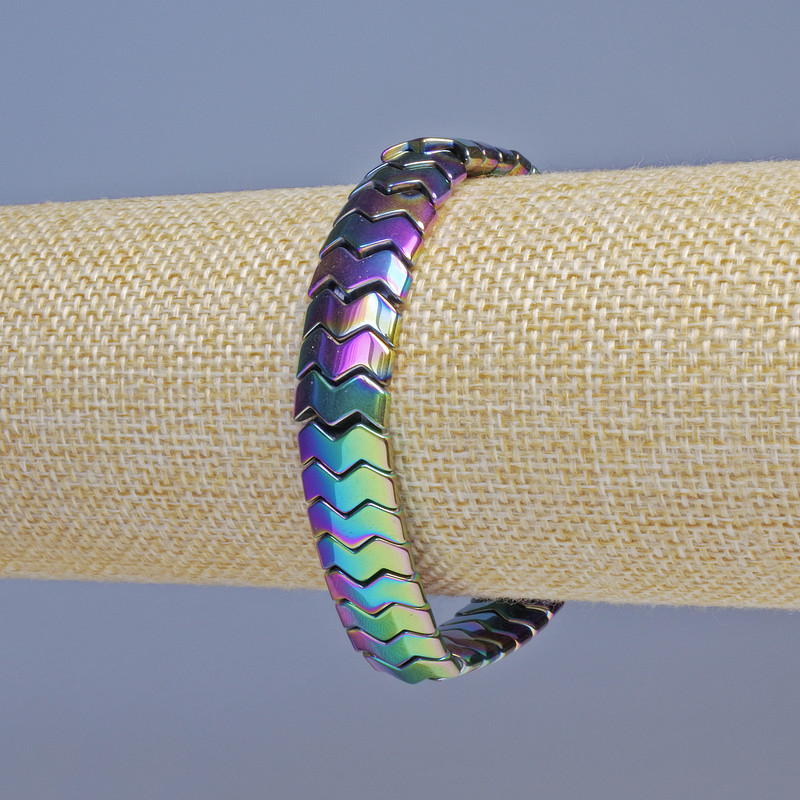 Brățară din hematit culoare benzină, formă șarpe zigzag, diametrul 12x6x5 mm, lungime 18 cm, extensibilă