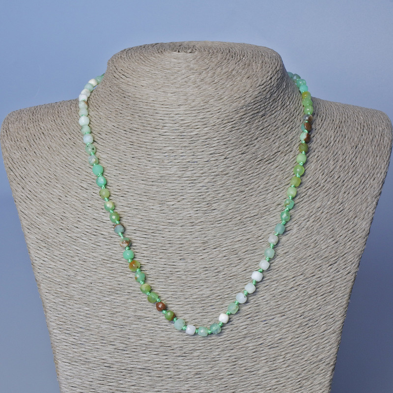 Colier cu crizocola naturală, piatră naturală tăiată în cuburi, diametrul aproximativ 5 mm, lungime 48 cm