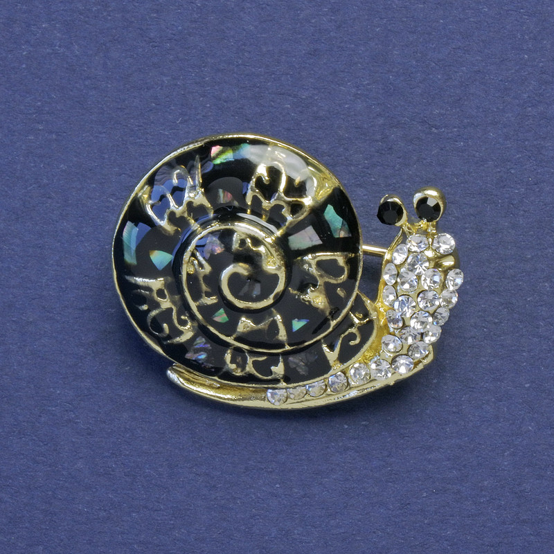 Broșă Melc din haliozit, strasuri albe, culoare metalului: auriu, 20x26mm+