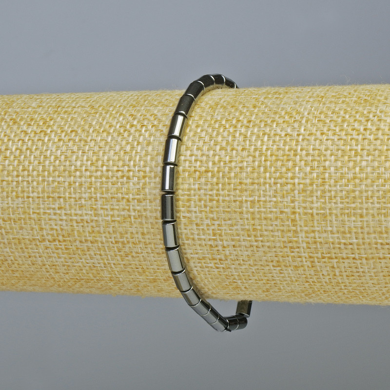 Brățară din hematit cilindric, culoare neagră, diametru 6×4 mm, lungime 18 cm, pe bandă elastică