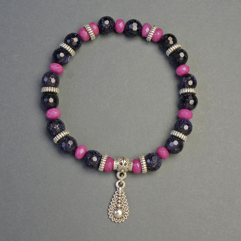 Brățară din aventurin și fosfosiderit cu pandantiv, diametrele de 8 mm și 6 mm, lungime 18 cm +/-, pe bandă elastică