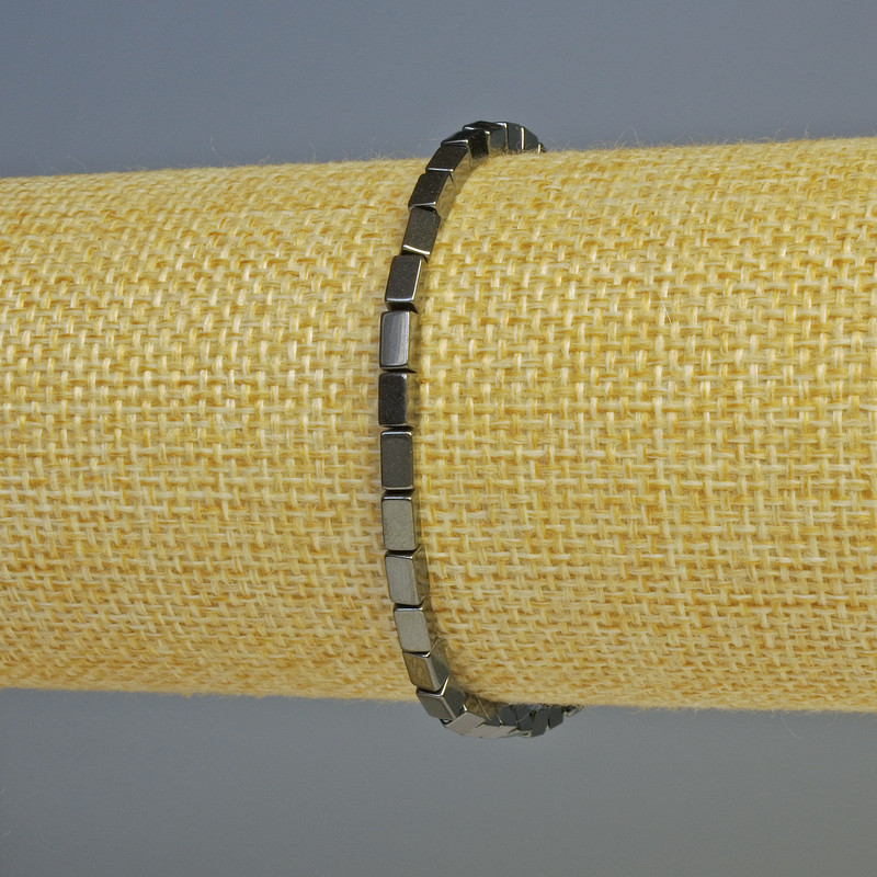 Brățară din hematit dreptunghiulară, culoare neagră, mărgele 5×3 mm, lungime 18 cm, pe elastic