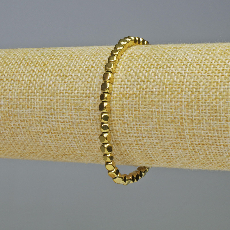 Brățară din hematit cu cuburi de culoare aurie, diametru 4×4 mm, lungime 18 cm, pe elastic