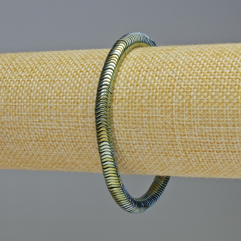 Brățară din hematit, rondele ondulate, culoare camaleon verde, diametru 6x1 mm, lungime 18 cm, pe bază elastică