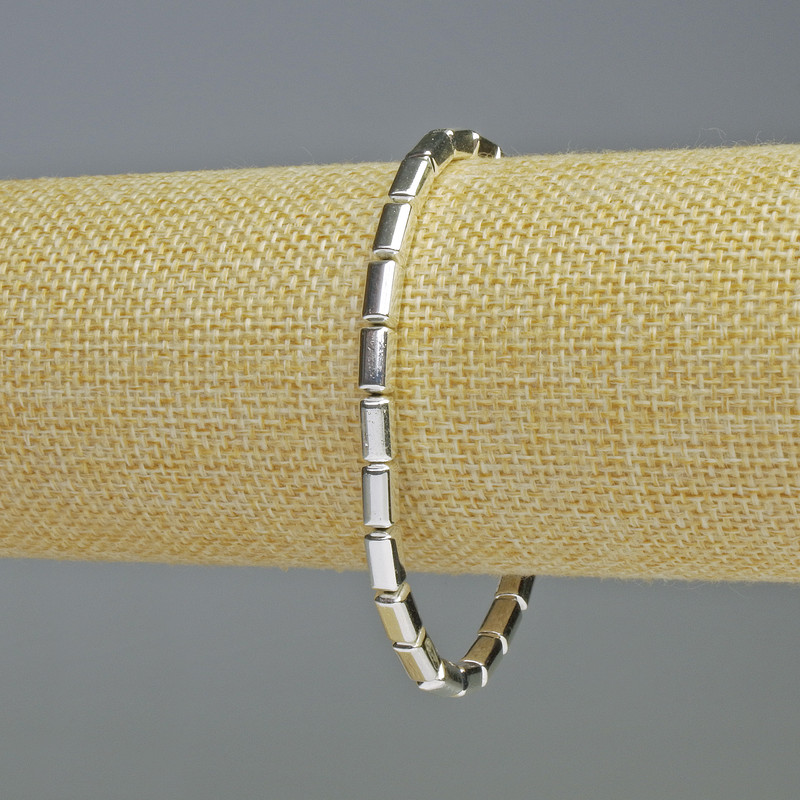 Brățară din hematit, dreptunghiulară, culoare argintie, diametrul 8x4 mm, lungime 18 cm, elastică