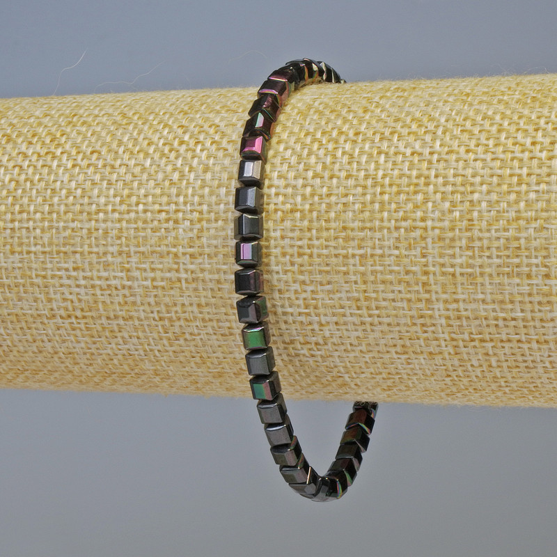 Brățară din hematit, cuburi, culoare neagră cu luciu de benzină, diametru 4×4 мм, lungime aproximativă 18 cm, extensibilă