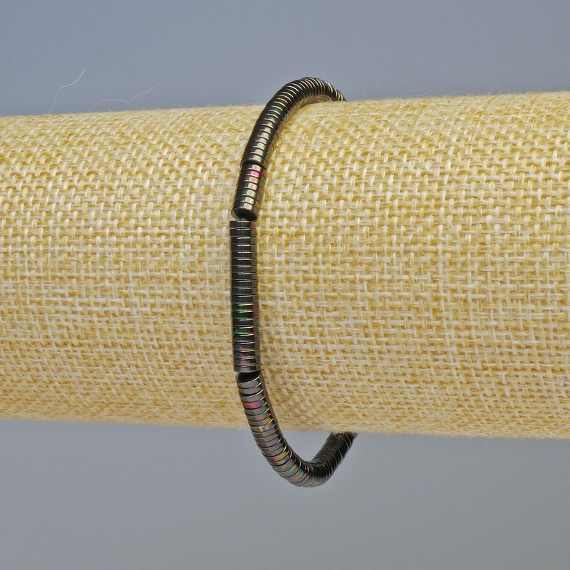 Brățară hematit rondel, culoare negru curcubeu multicolor, diametrul 4x1 mm, lungime 18 cm, extensibilă