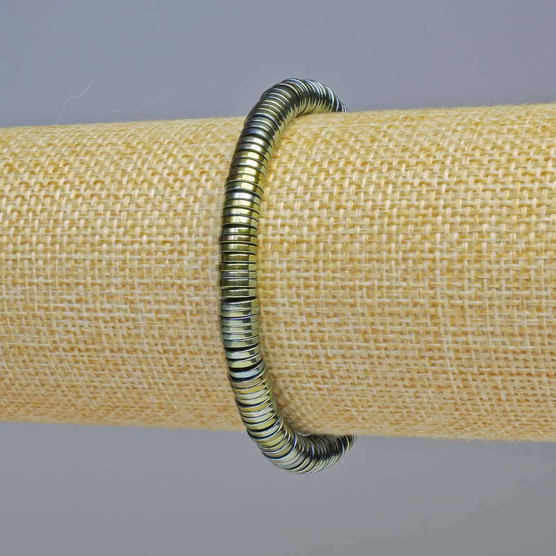 Brățară din hematit, cu rondele de culoare verde chameleon, diametrul 6×1 mm, lungime 18 cm, elastic