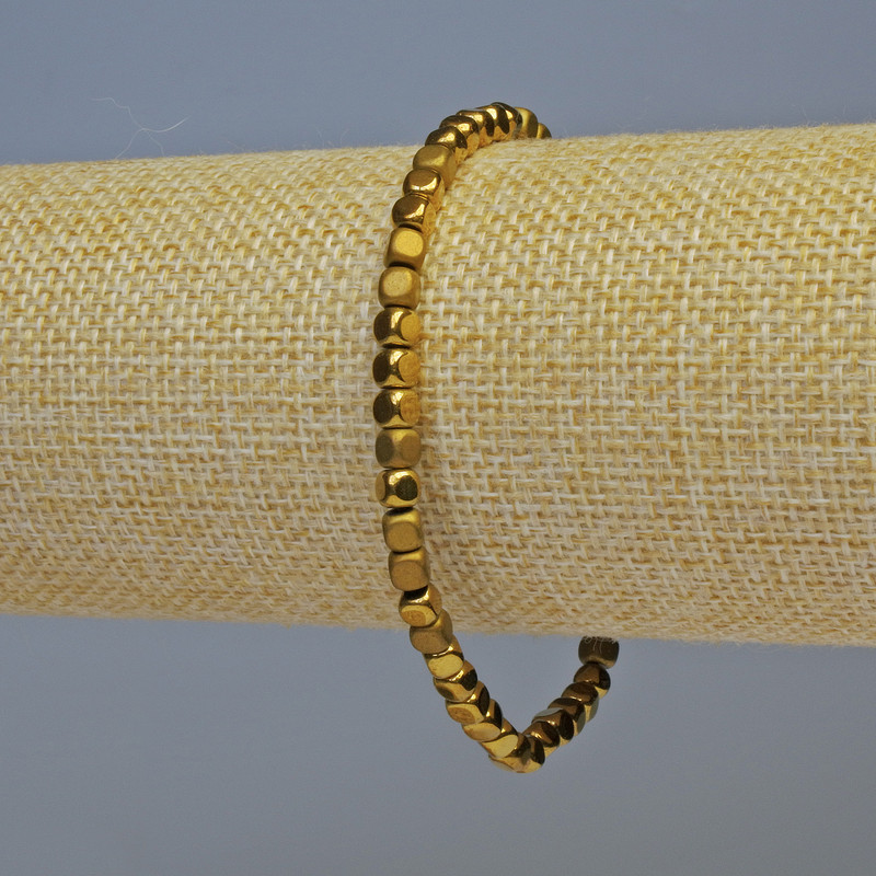 Brățară din hematit cuburi, culoare aur închis, mată și lucioasă, diametrul 4x4 mm, lungime 18 cm, extensibilă