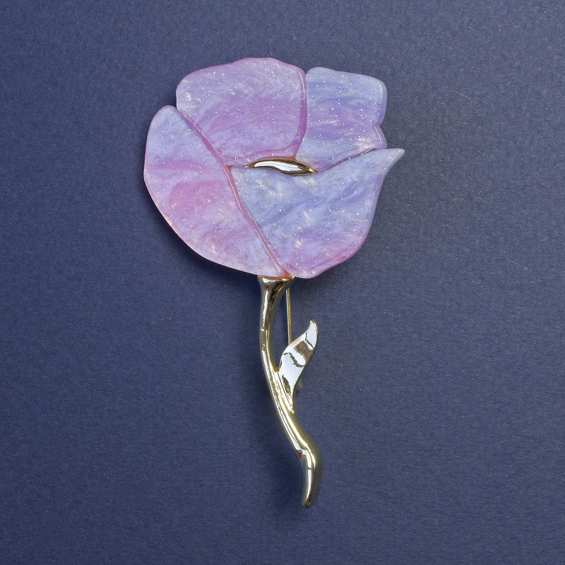 Broșă Mac curcubeu perlată cu strasuri, metal auriu, 76x46 mm+