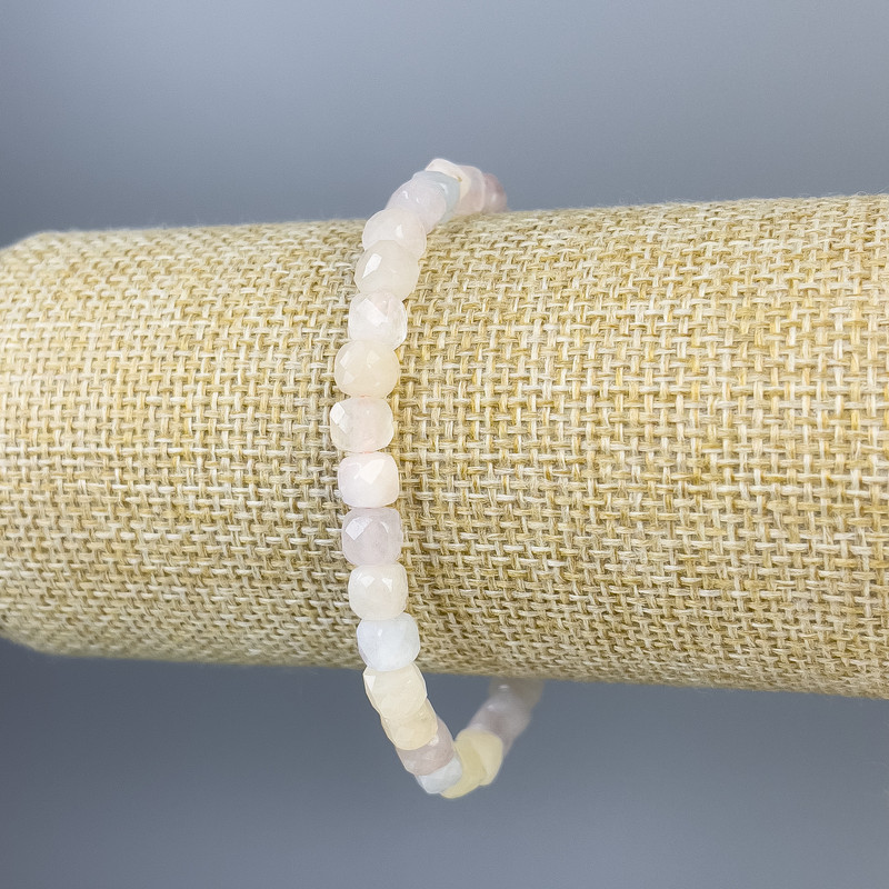 Brățară Morganit tăiat cubulețe 5x5 mm, lungime 18 cm ±, elastică