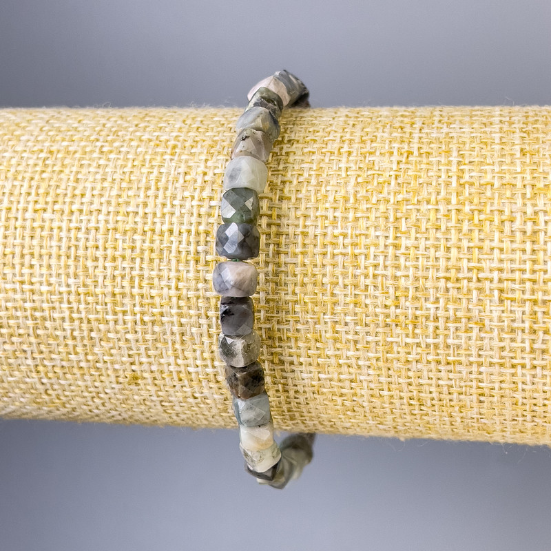 Brățară din smarald cu cuburi tăiate, diametru 5x5 mm, lungime 18 cm, bandă elastică