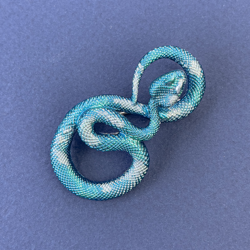 Broșă șopârlă cu email albastru