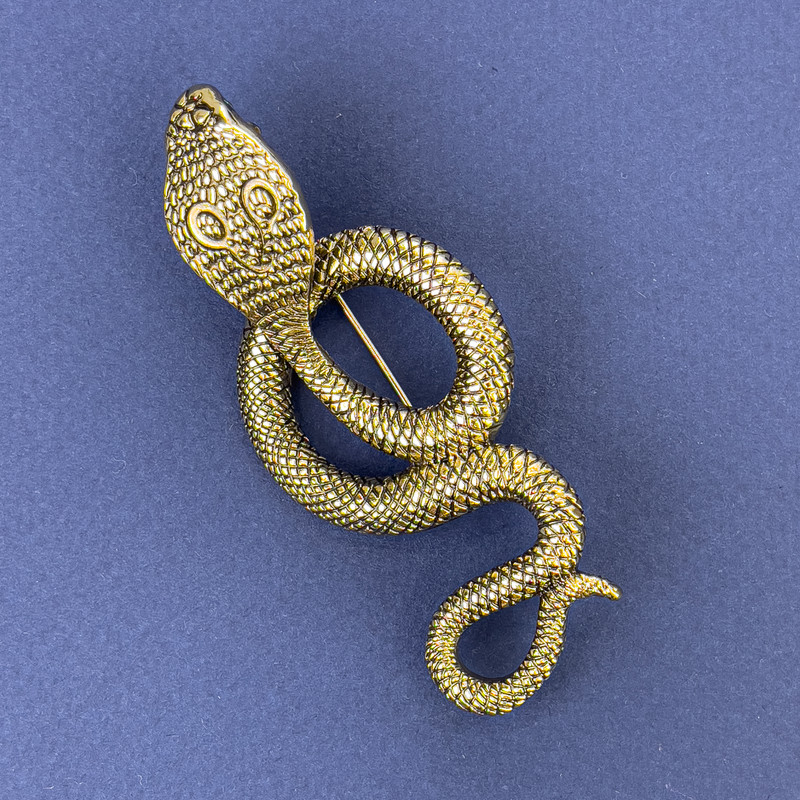 Broșă-pendentă Șarpele Cobra, metal auriu, 77x33 mm+