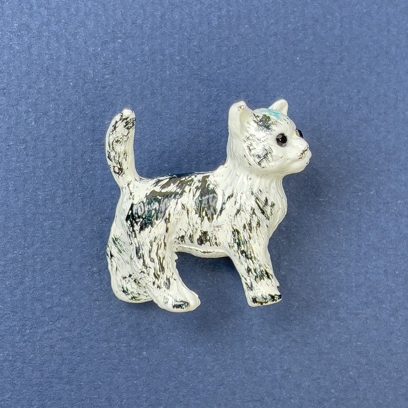 Broșă pisică, cu strasuri negre, culoare albă și neagră, metal auriu, 27×28 mm+