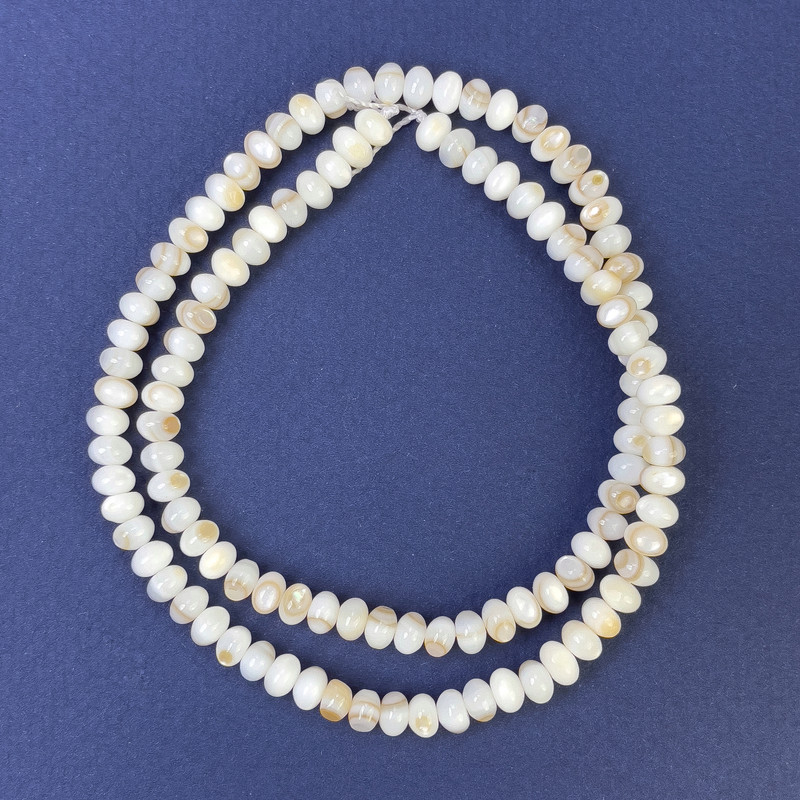 Mărgele sidef natural rondele 5x3mm+- pe fir, lungime 39mm+