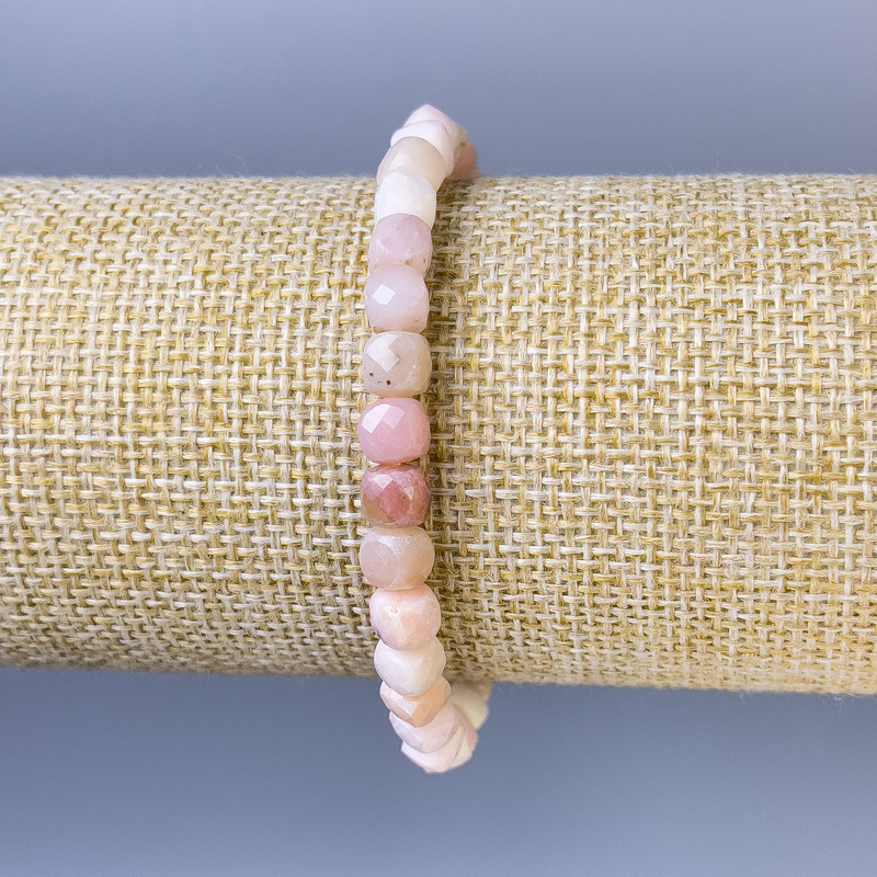 Brățară din opal facetat, cuburi, diametru 5 mm, lungime 18 cm, pe elastic