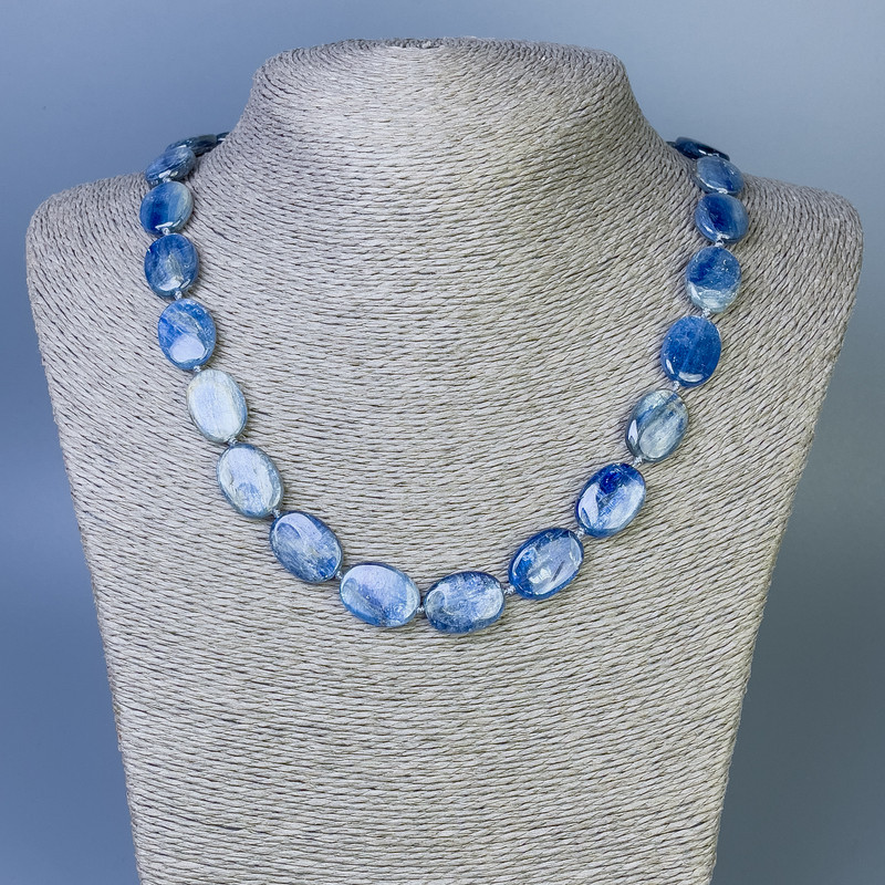 Colier din cinianit, oval 18×13 mm, lungime 50 cm, cu închizătoare