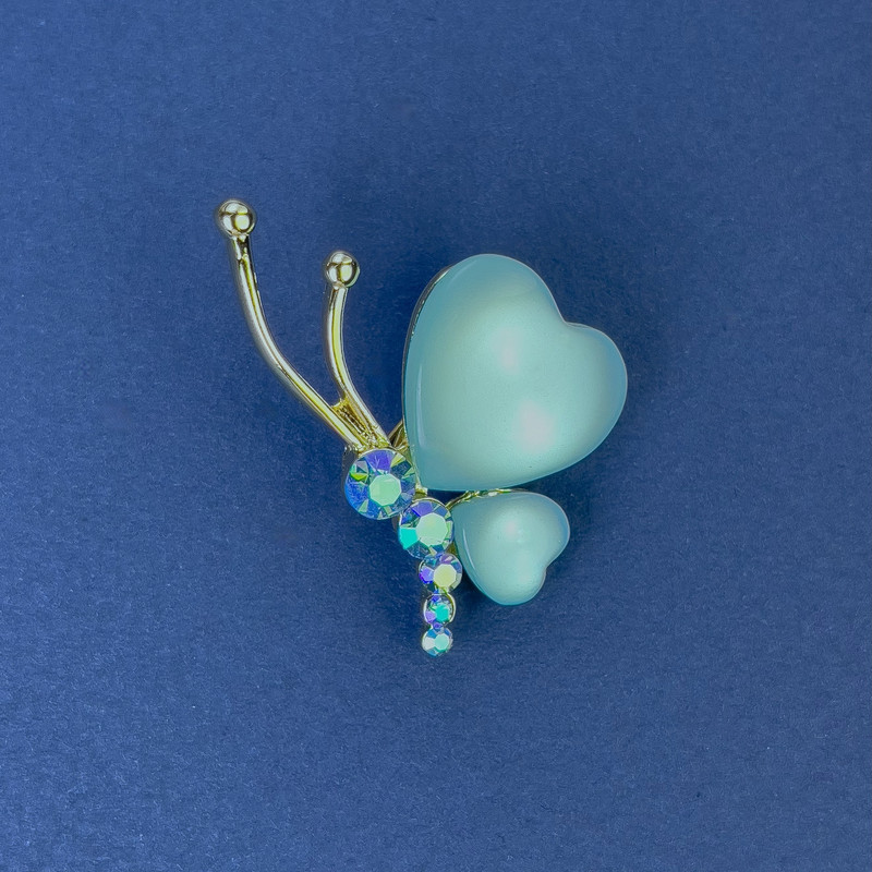 Broșă fluture, diametru 34×21 mm ± albastru deschis, ochi de pisică, strasuri, metal auriu