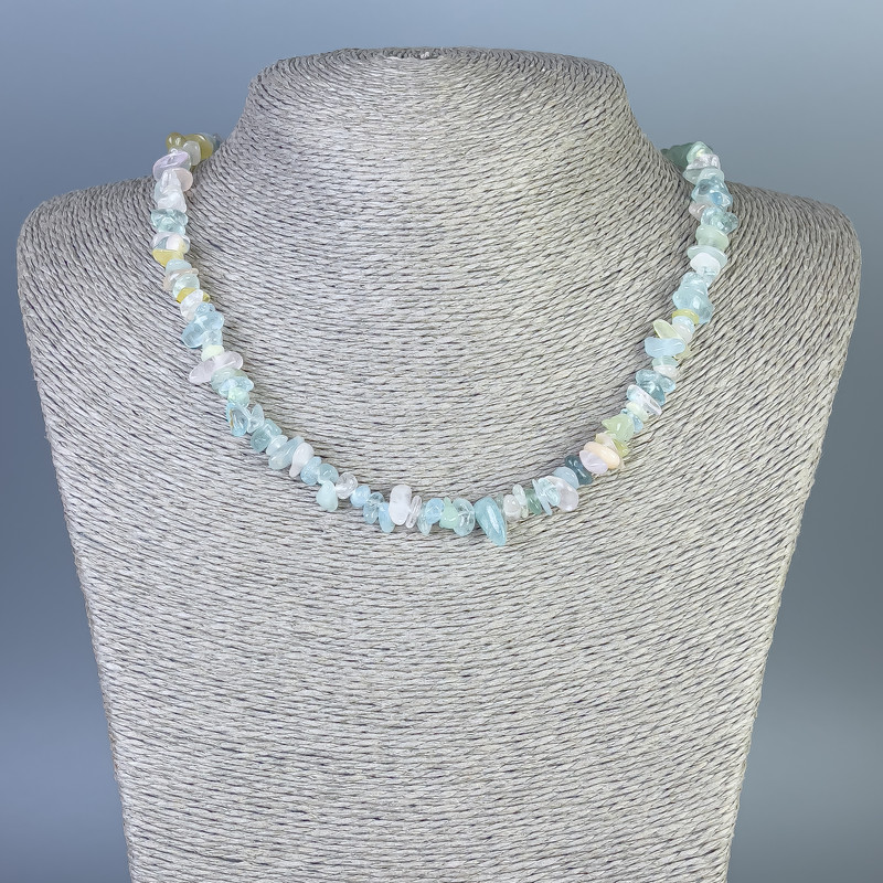 Colier cu Morganit, fragmente, diametru 4–12×2–4 mm, lungime 45 cm, cu închizătoare