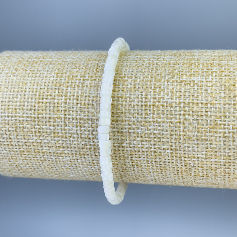 Brățară din sidef, rondeluri, diametrul 4×2 mm, lungime 18 cm, extensibilă