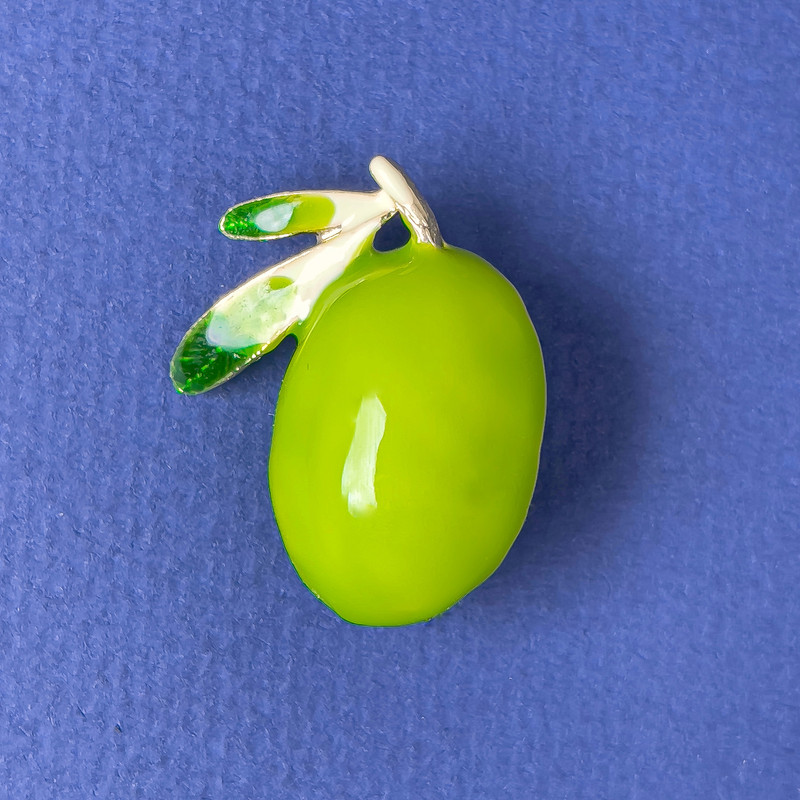 Broșă în formă de măslin, email verde deschis, 30×24 mm, metal auriu