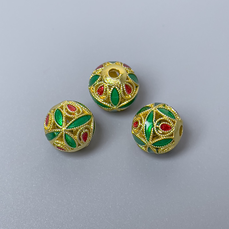 Mărgea Cloisonné verde-roșu email, diametru de aproximativ 10 mm, gaură de aproximativ 2,3 mm, culoare metal aurie, 1 bucată