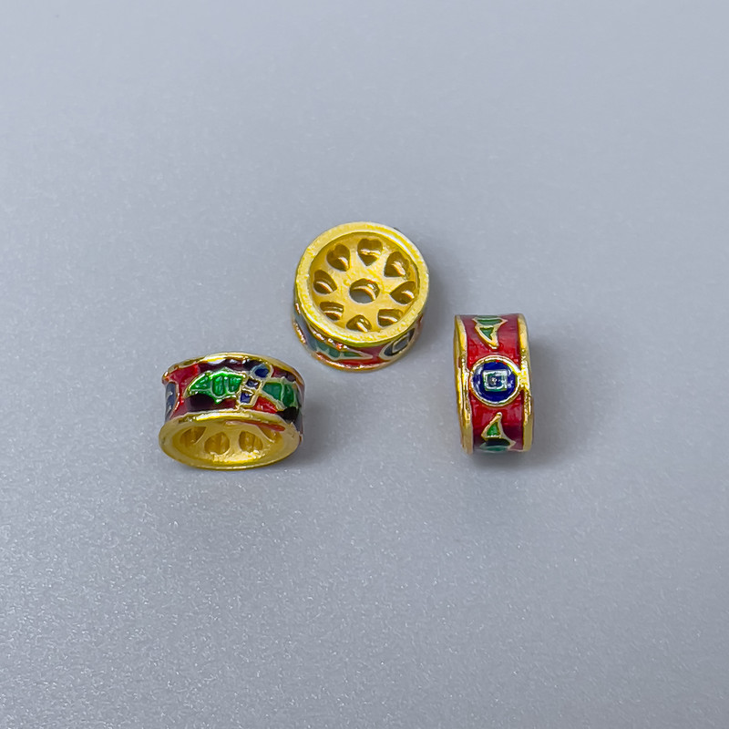 Mărgea Cloisonné rondel email roșu, verde și albastru, diametrul 8×4 mm, gaură de 1 mm, culoare metalică aurie, 1 bucată