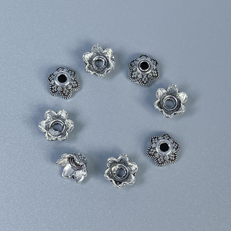 Capace terminale în formă de pălărie pentru mărgele, culoare argintie, d8x4, 5x1 mm, gaură de diametru 2 mm, ambalare 32 buc