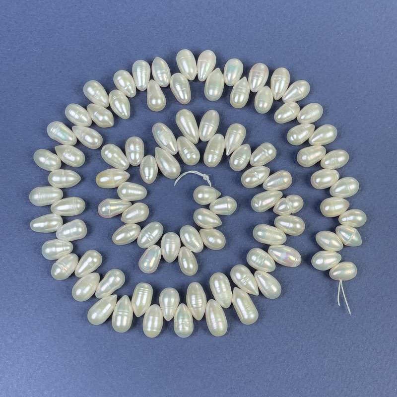 Perle de râu ovale "fluture" 9×6 mm, pe fir rezistent, lungime 41 cm+