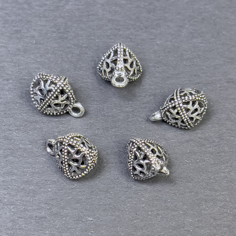 Pandantiv tri-facetat argintiu, diametrul 8×11 mm, ambalare 5 buc