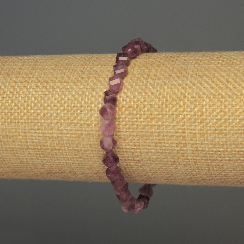 Brățară din turmalin facetat, în formă de romb, diametru 6x5 mm, lungime 18 cm, elastic