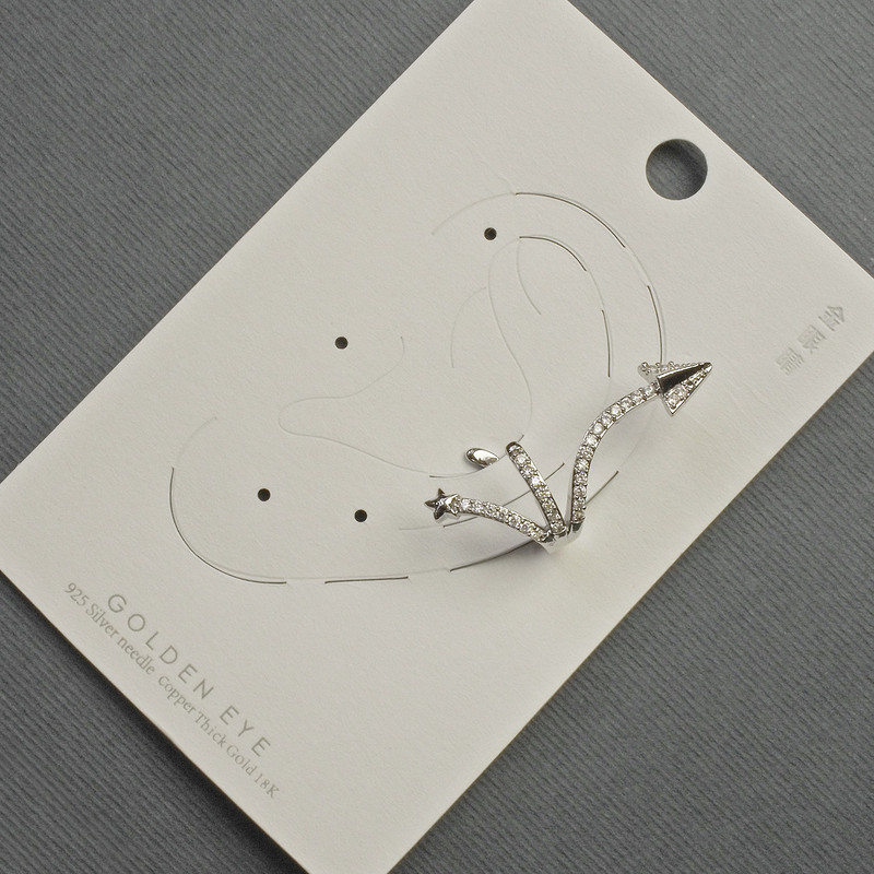 Сережка Каф на вушко сріблястий метал, довжина 35мм+-білі стрази