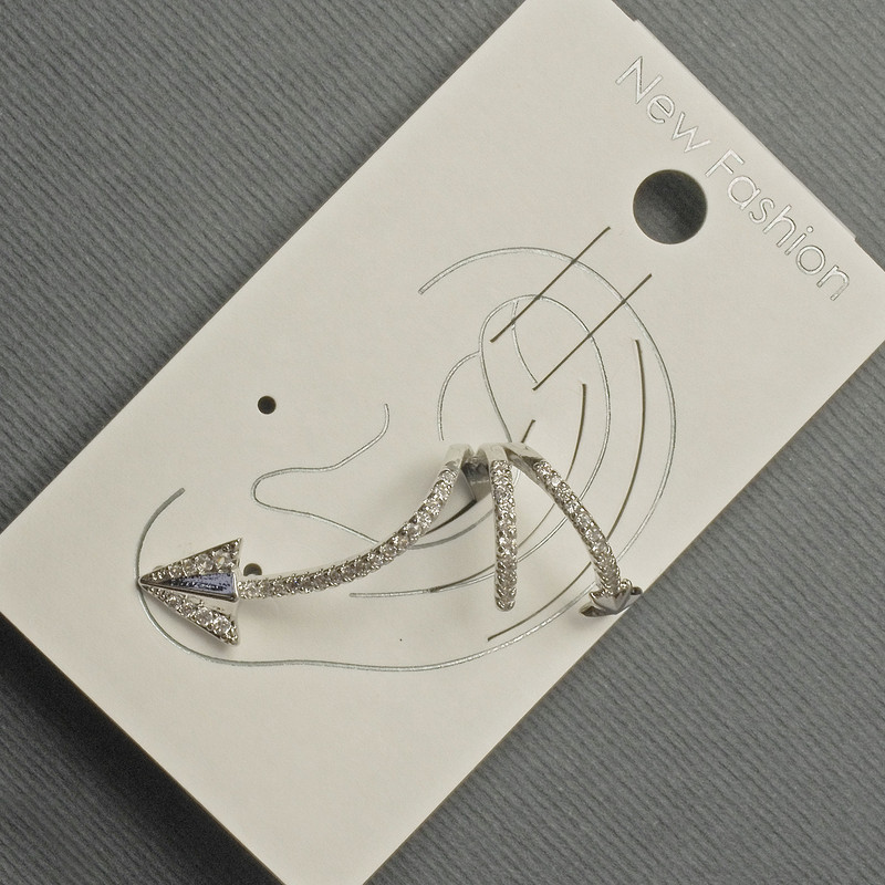 Cercei caf pe ureche din metal argintiu 15x35 mm +/- cu cristale albe