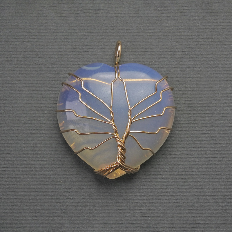 Pandantiv Inimă din piatră lunară în împletire aurie, diametrul 30×30 mm ±, lungimea 37 mm ±