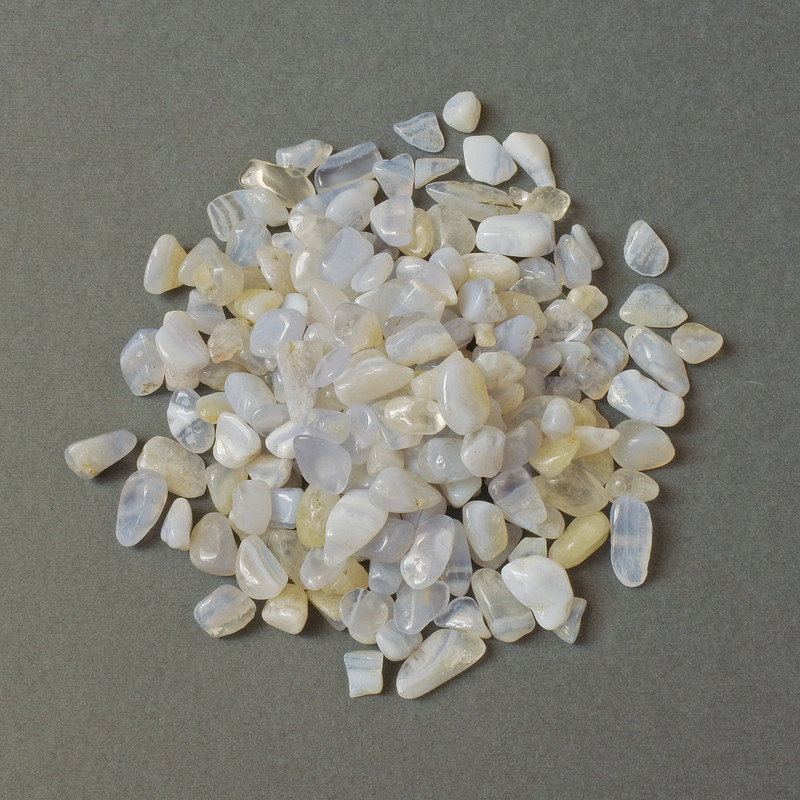 Piatră naturală agat albastru – cioburi fără gaură, 8-14×5-8 mm ± (la 100 g ±)