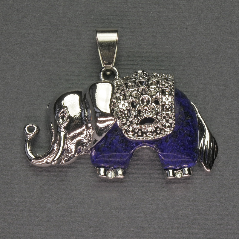 Pandantiv cu elefant din lazurit, 39x34 mm, metal argintiu