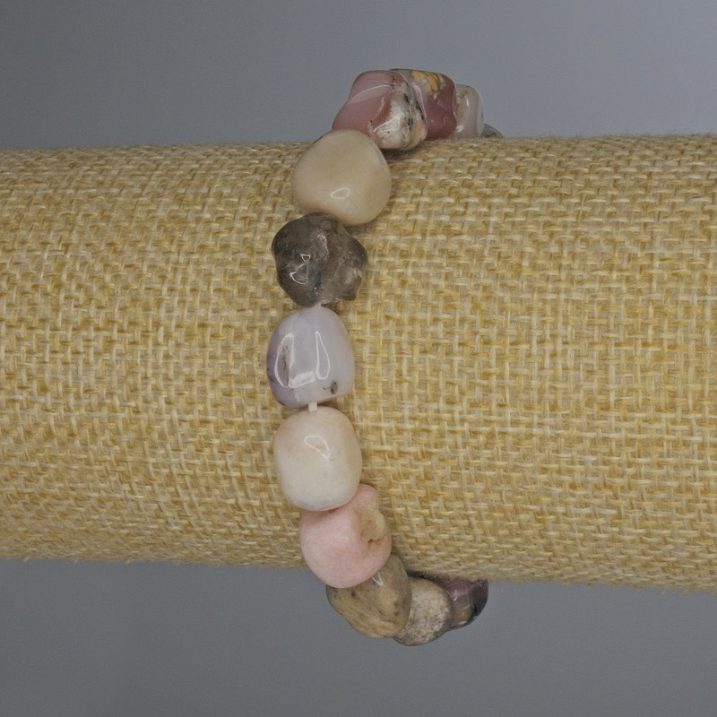 Brățară din opal roz, fațetată, diametrul 8–12×10 mm, lungime 18 cm, pe bandă elastică