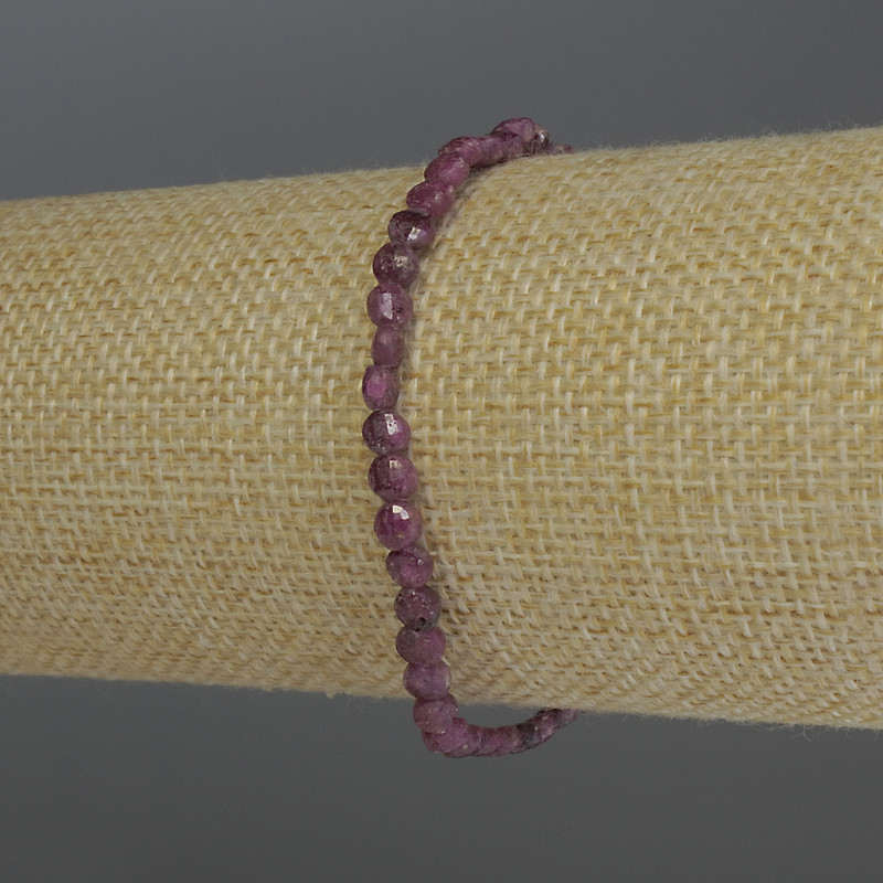 Brățară din rubin, monede cu fațete, diametru 4×2,5 mm, lungime 18 cm, elastică