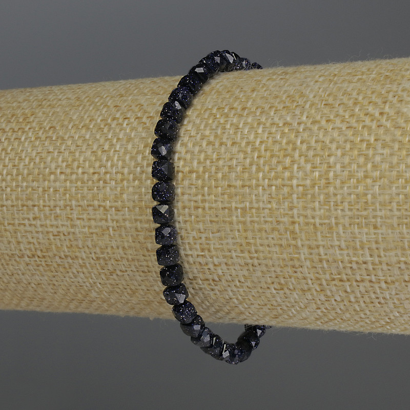 Brățară din aventurin „Noaptea Cairo” cu cuburi tăiate, diametrul de 4 mm, lungimea 18 cm, elastică