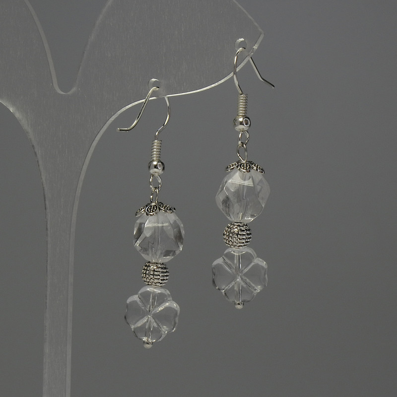 Cercei din cristal de munte cu fațete, diametrul 10x8 mm, pandantiv în formă de trifoi de 10 mm, lungime aproximativă 44 mm