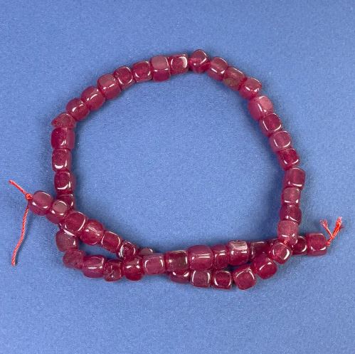 Mărgele turmalin cub 7x7mm +/- pe șnur, lungimea 37 cm+