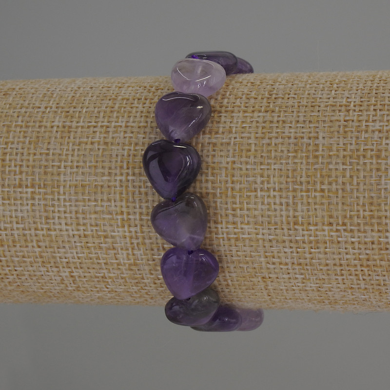 Brățară cu ametist în formă de inimă, diametrul aproximativ 12x12 mm, lungime 18 cm, elastică